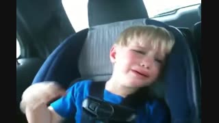 کودک دو ساله ای که برای "ایرون میدن" گریه میکند