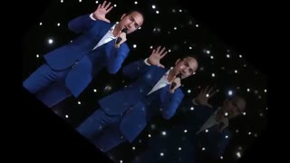 اجرای متفاوت کمدین ایرانی در شهر یزد - کنسرت خنده ( فتو کلیپ )