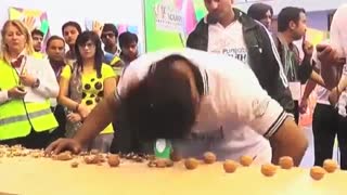 رکورد جالب و دیدنی شکستن گردو با نانچیکو