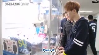 سوپر جونیور از الف ها چیزی دریافت میکنه!!