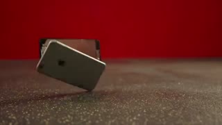 ویدیو مقاومت آیفون در برابر ضربات پا