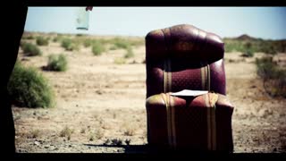 موزیک ویدیو بابک جهانبخش-حواست نیست