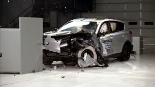 تست تصادف تویوتا راو ۴ مدل ۲۰۱۵