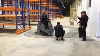 زمین شوی صنعتی - اسکرابر صنعتی - دستگاه کفشو صنعتی