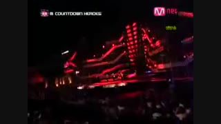 2pm آهنگ rainism رو اجرا میکنه...