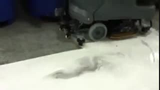 اسکرابر نفربر - زمین شوی باطری دار - دستگاه نظافت کف