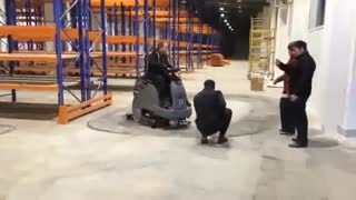 دستگاه شستشوی کف - اسکرابر کارخانه- نظافت کف پاساژ