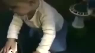 ترسیدن بچه از صدای .....خودش