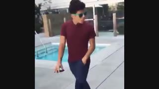 بدبخت مخش اومد تو دهنش