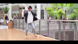 ادای آهنگ A از GOT7 رو در میارن...