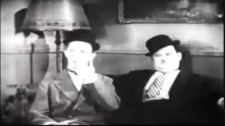 داستان هفتم لورل هاردی به آلمانی||    Nur mit Lachgas ||