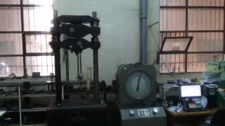 تست کشش پیچ در آزمایشگاه کنترل کیفیت سازه امیرکبیر