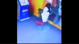 یکی نیست به این بگه هواست کجاست !