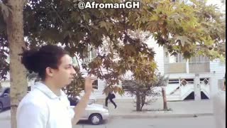 اونی که سرش تو گوشیه منم