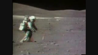 ادا و اطوار نمایشی فضانورد بر روی کره ماه