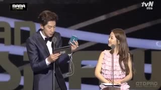 (SNSD) win Best Female Artist Award @ 2015 MAMA in Hong