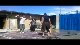 فرش شستن به سبک جوانان ایرانی!!