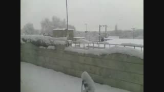 آخ جون بدبختیام یه دونه شد مدرسه تعطیل شد چقد برف باریددد