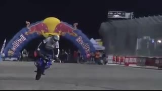 حرکات نمایشی زیبا با موتور