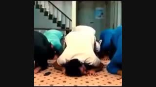 مرد سر نماز خوابش میبره