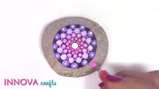 نقاشی ماندالا روی سنگ