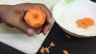 آموزش میوه آرایی - طرح گل با هویج