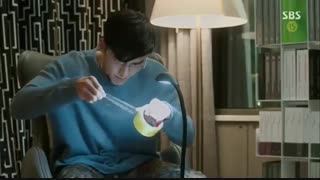 وقتی هیون بین فضولی میکنه :D