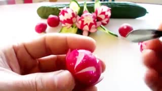 آموزش میوه آرایی - طرح گل با تربچه