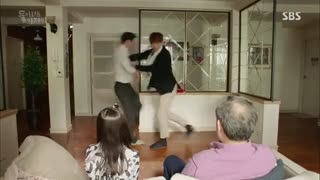 یه پارت فوق العاده از آقا برگرد. عاشق این آهنگم :)