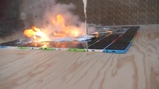 تست 50 عدد ایفون با ریختن آلومینیوم مذاب روی آنها