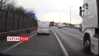 ثبت ویراژ دادن خودروهای مختلف در دوربین پلیس نامحسوس