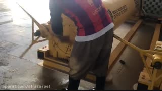 مرحله آبکشی فرش ها در قالیشویی